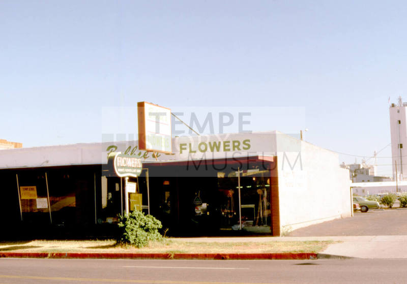 Bobbie's Flowers, 20 E. 5th St.
