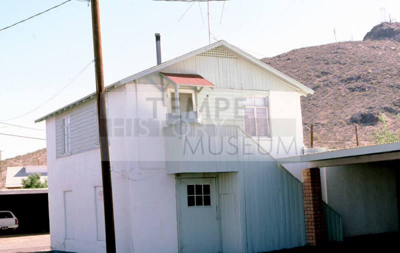 Carr Mortuary, 26 E. 5th St.