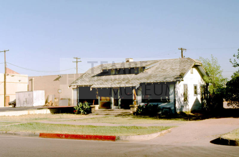 House, 25 E. 6th St.