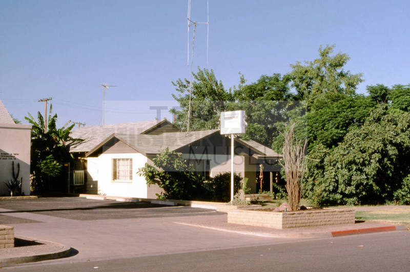 Dr. Robert G. Skok, Optometrist, 17 E. 7th St.