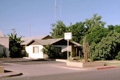Dr. Robert G. Skok, Optometrist, 17 E. 7th St.