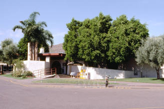 803 S. Mill Ave., The Good Earth Restaurant and Bakery