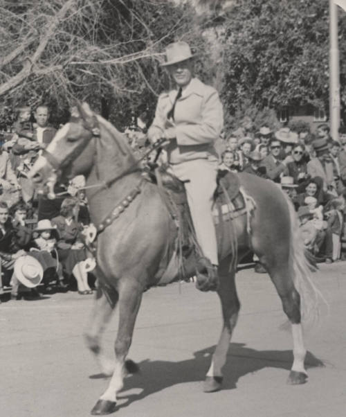 Howard Pyle in Glendale Rodeo Parade – Works – Tempe History Museum