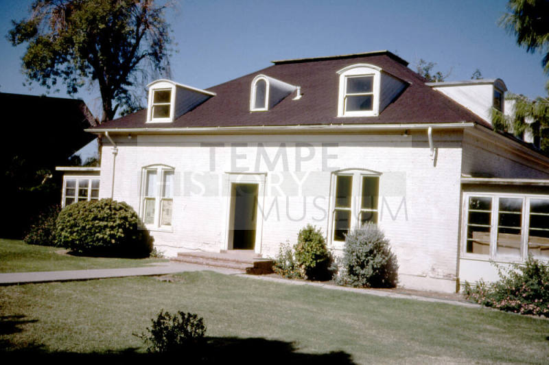 132 E. 6th Street - House