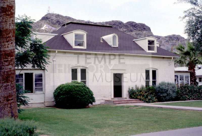 132 E. 6th Street - House