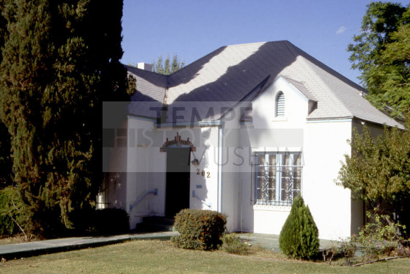 202 E. 7th Street - Harrington-Birchett House