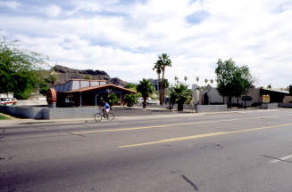 Mama's Sports Pub Pizzeria, 106 E. University Dr.