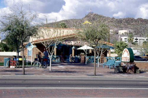 Mama's Pizzeria, 106 E. University Dr.