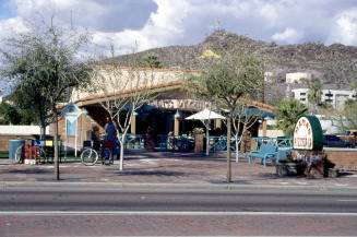 Mama's Pizzeria, 106 E. University Dr.
