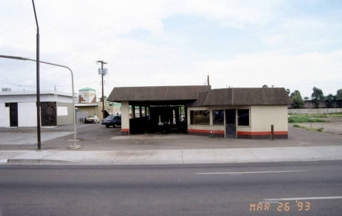 914 and 916 E Apache Boulevard