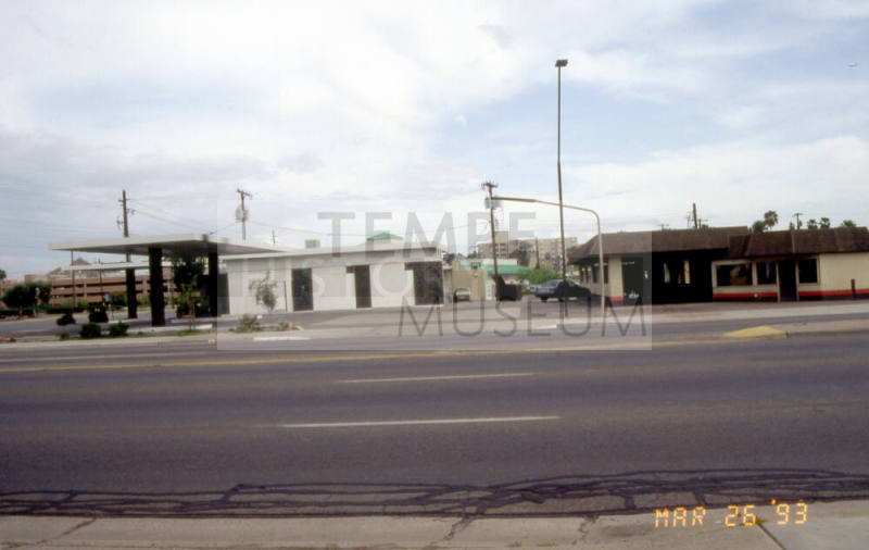 914 and 916 E Apache Boulevard