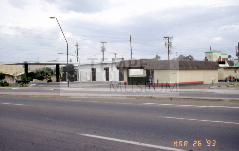 914 and 916 E Apache Boulevard