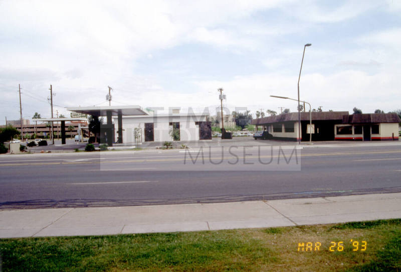 914 and 916 E Apache Boulevard