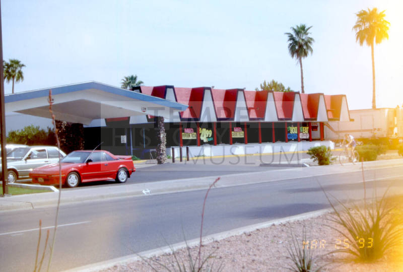 1020 E. Apache Blvd., Pizza Hut