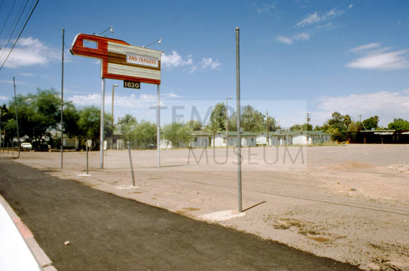 Empty lot, 1630 E. Apache