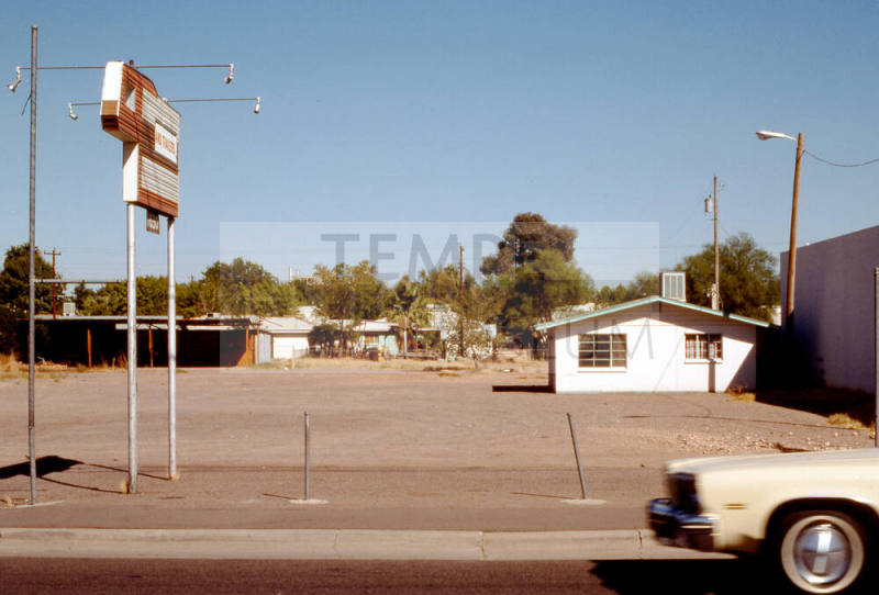Empty lot, 1630 E. Apache
