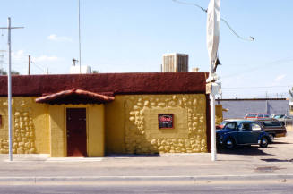 Oxbow Bar, 1810 E. Apache