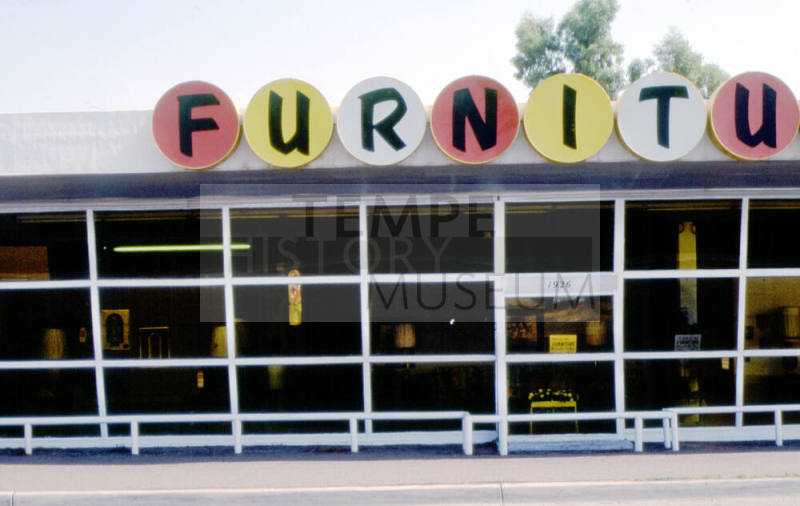 Toliver's, 1920 - 1926 E. Apache