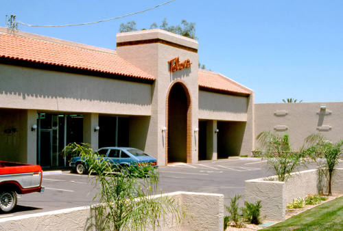 Toliver's, 1920 - 1926 E. Apache