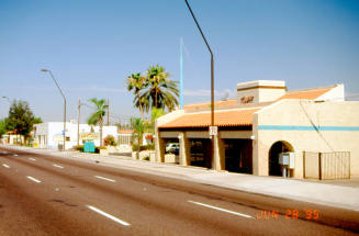 Toliver's, 1920 - 1926 E. Apache