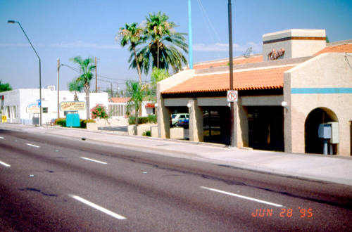 Toliver's, 1920 - 1926 E. Apache