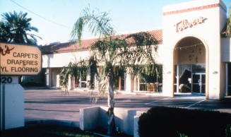 Toliver's, 1920 - 1926 E. Apache