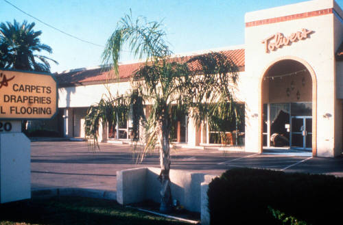 Toliver's, 1920 - 1926 E. Apache
