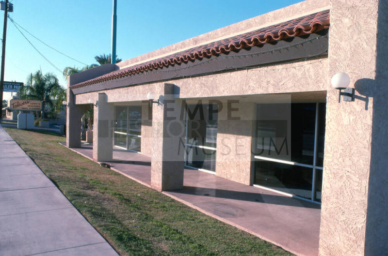 Toliver's, 1920 - 1926 E. Apache