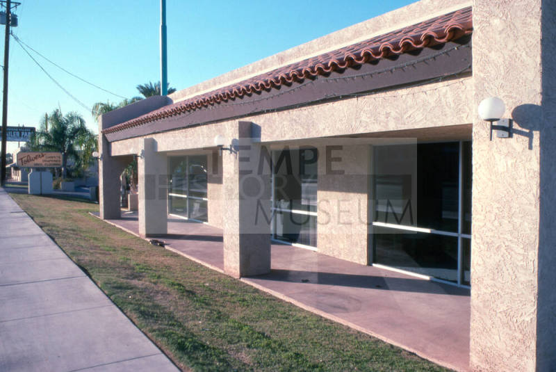 Toliver's, 1920 - 1926 E. Apache