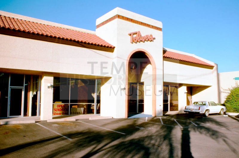 Toliver's, 1920 - 1926 E. Apache