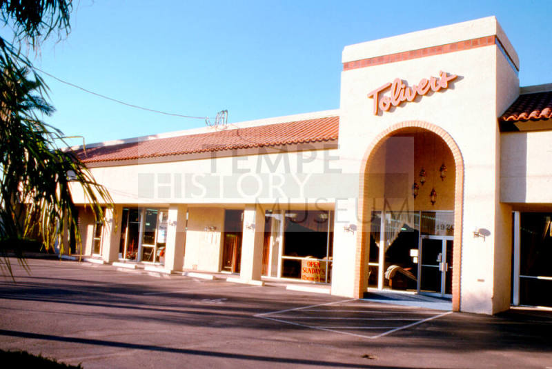 Toliver's, 1920 - 1926 E. Apache