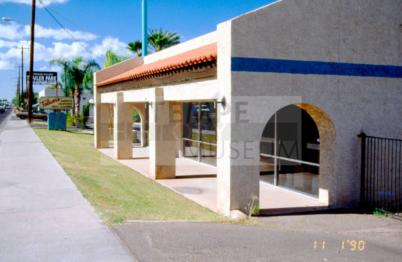 Toliver's, 1920 - 1926 E. Apache