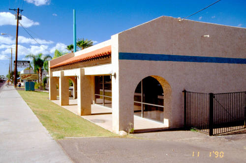 Toliver's, 1920 - 1926 E. Apache