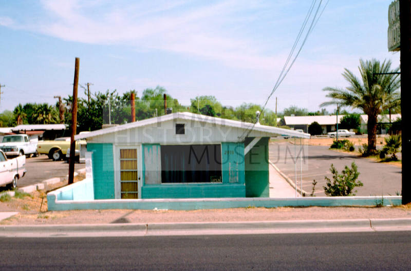 M-M Motel, 2010 E. Apache