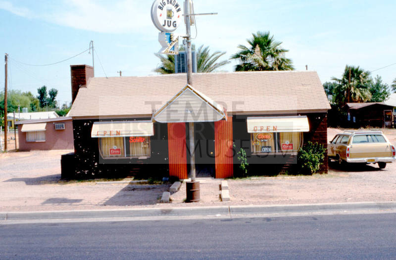 Big Brown Jug Tavern, 2020 E. Apache
