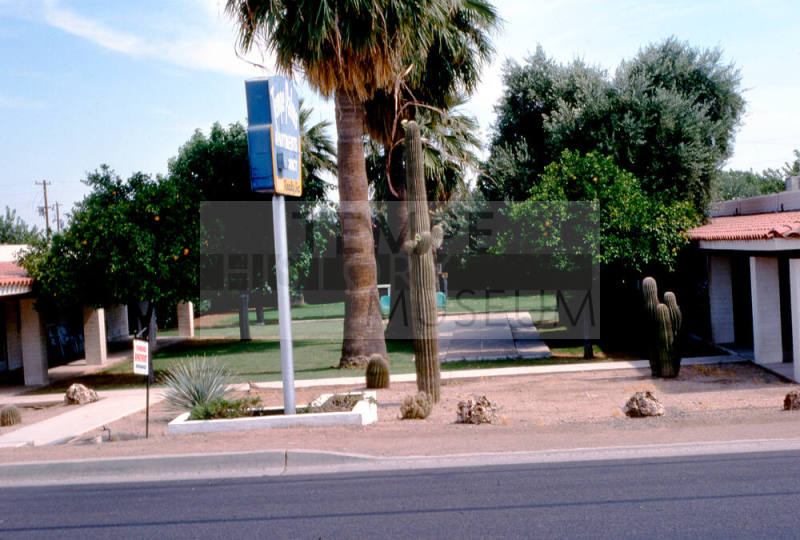 Tempe Palms Apartments Sign, 2030 E. Apache