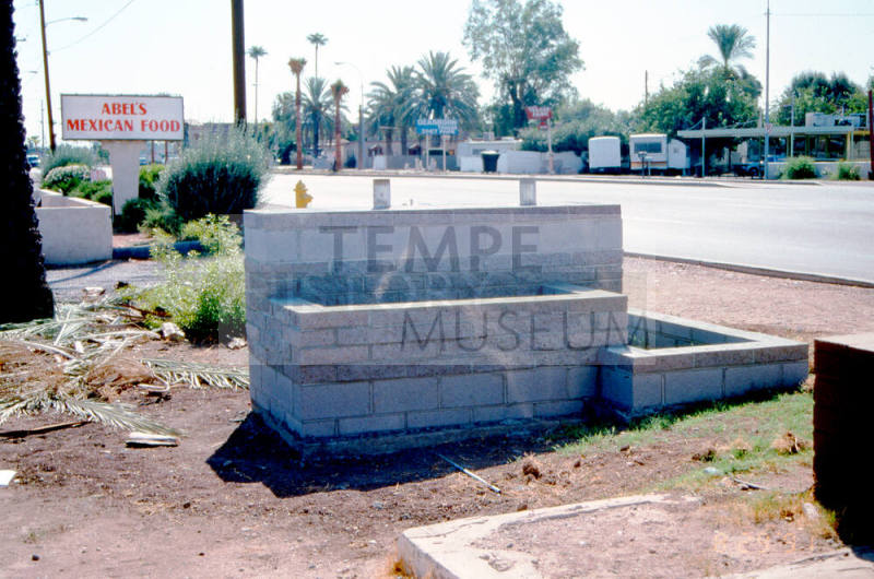 7 Palms Rentals Sign Construction, 2042 E. Apache.