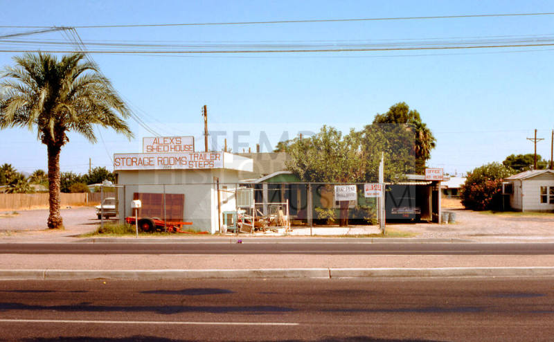 Alex's Shed  House - 2082 E. Apache