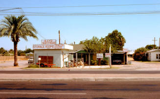 Alex's Shed  House - 2082 E. Apache