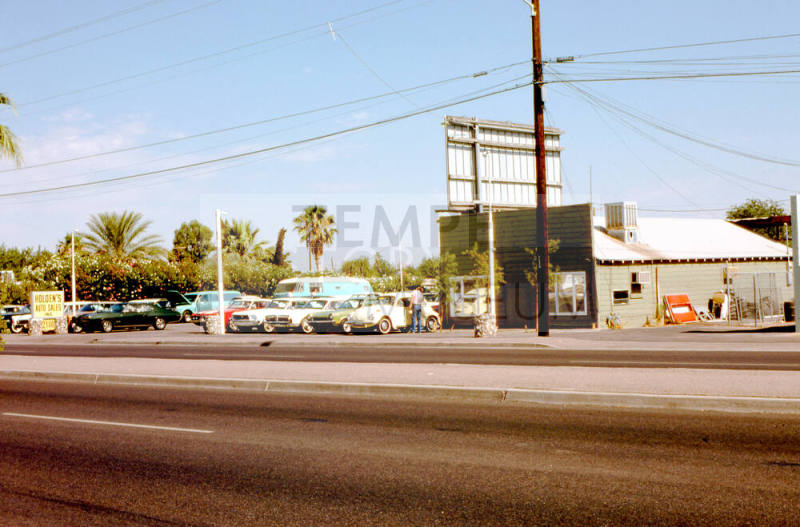 Holden's Auto Sales - 2118 E. Apache
