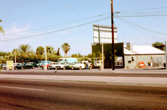 Holden's Auto Sales - 2118 E. Apache