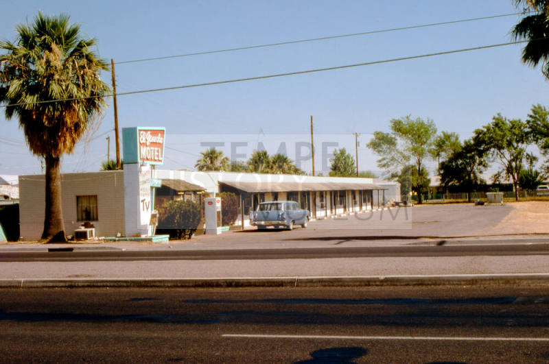 El Gaucho Motel - 2132 E. Apache