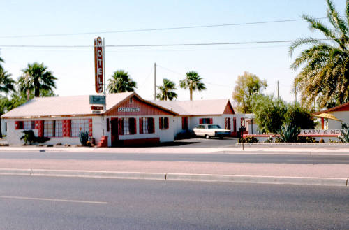 Lazy 8 Motel - 2158 E. Apache