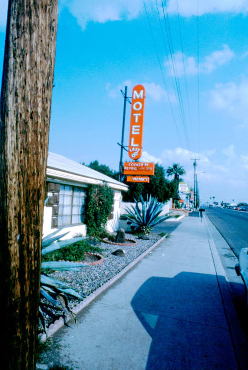 Lazy 8 Motel - 2158 E. Apache