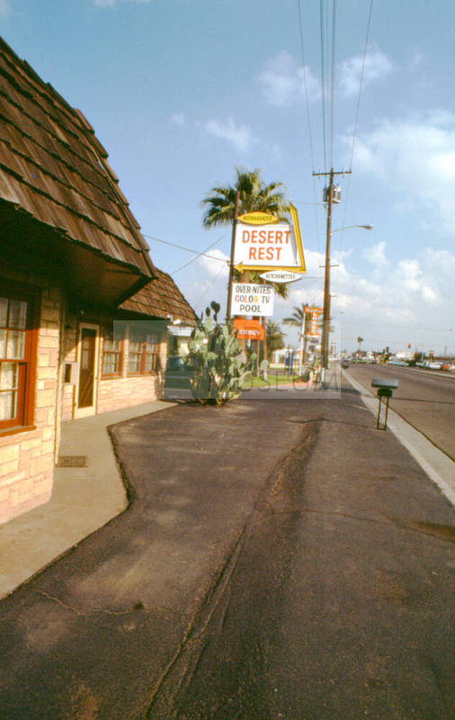 Desert Rest Motel - 2164 E. Apache