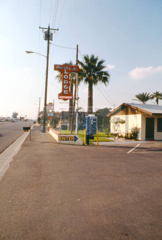 Western Lodge - 2174 E. Apache