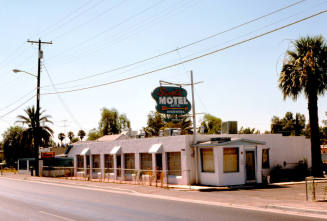 Siesta Motel and Apartments - 2232 E. Apache