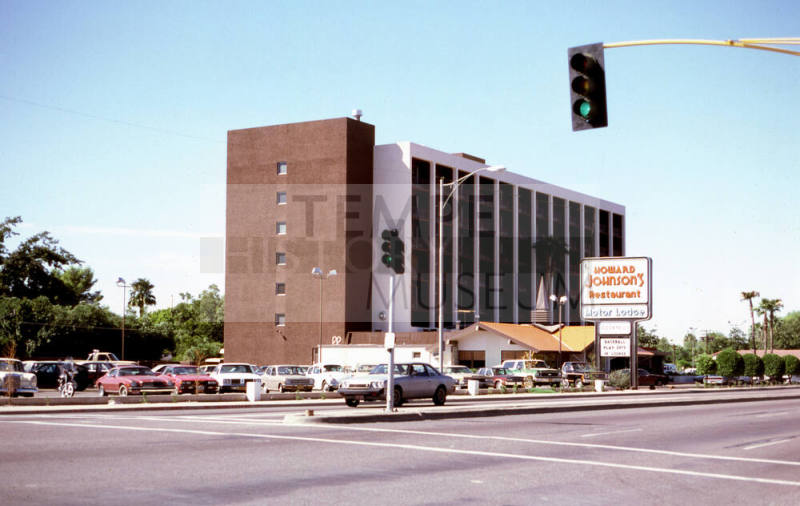 Howard Johnson Restaurant and Motor Lodge - 225 E. Apache