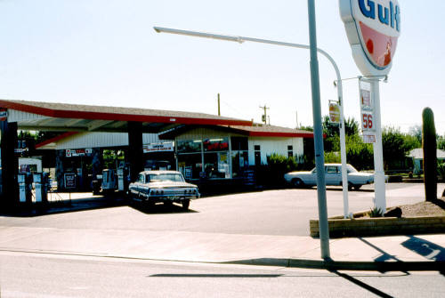 Gulf Gas-Station, 1501 E. Apache
