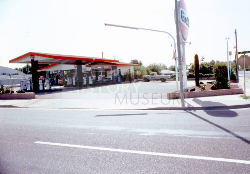 Gulf Gas-Station, 1501 E. Apache